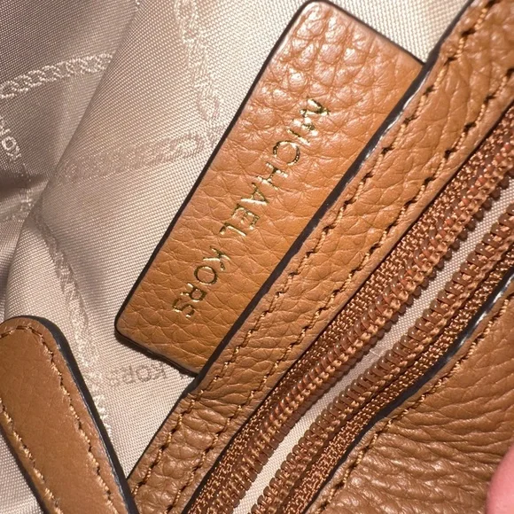 Michael Kors monogram crossbody/tote - Picture 8 of 9